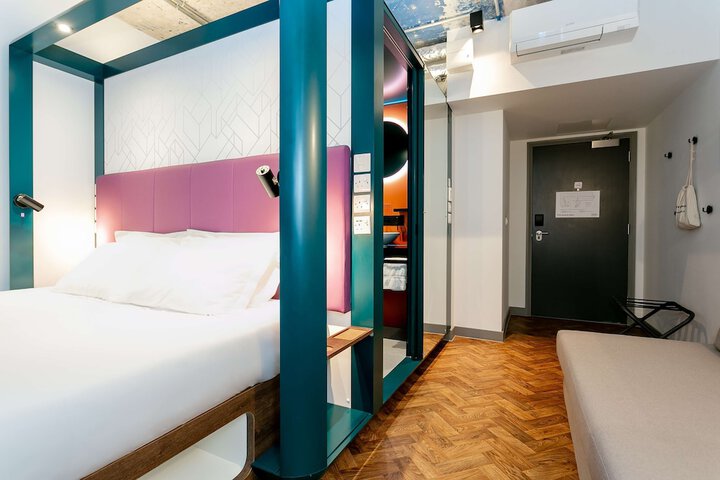 Room 21 of 89