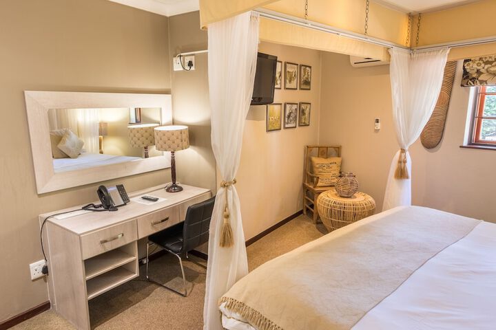 Room 9 of 42