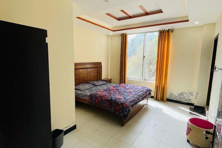 Room 11 of 20