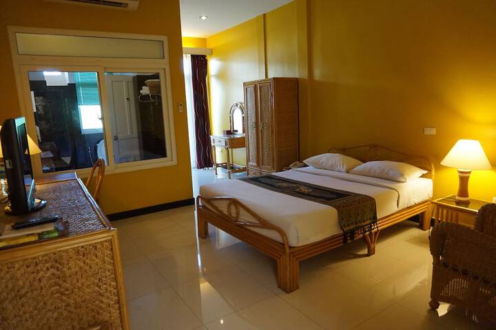 Room 7 of 77