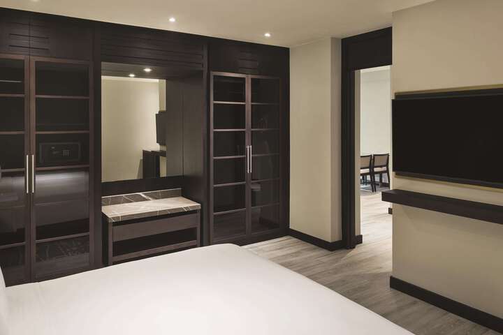 Suite 8 of 24