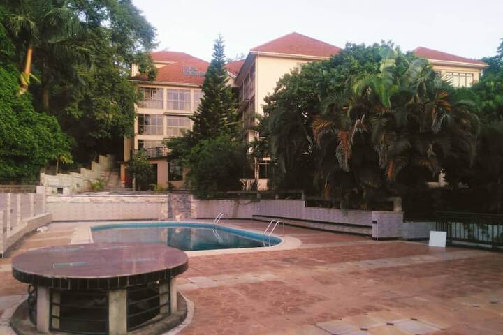 Pool 16 of 25