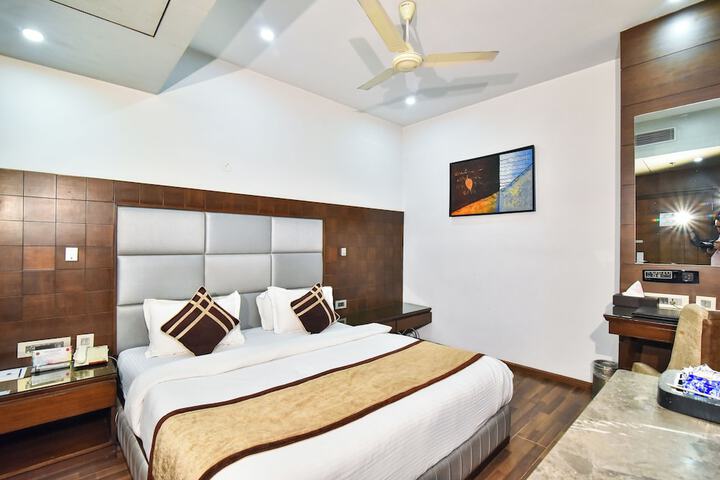 Room 15 of 61
