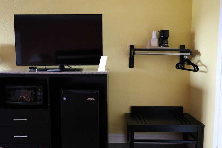 Room 10 of 24