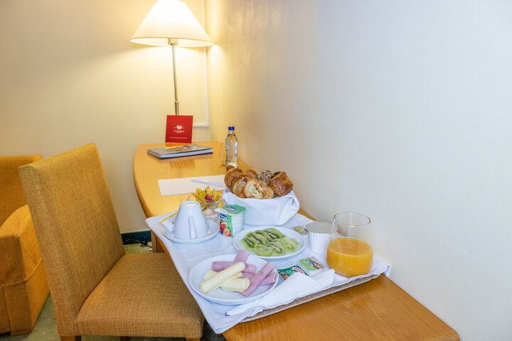 Room 8 of 37