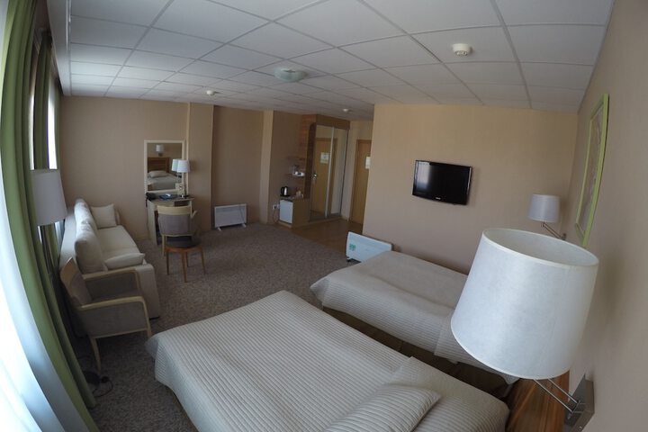 Room 5 of 82