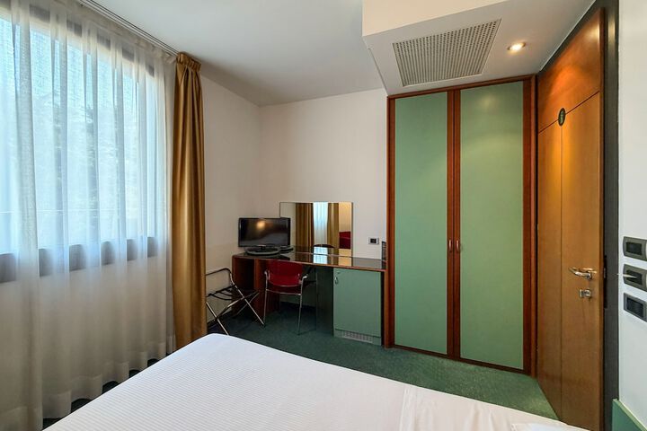 Room 10 of 55