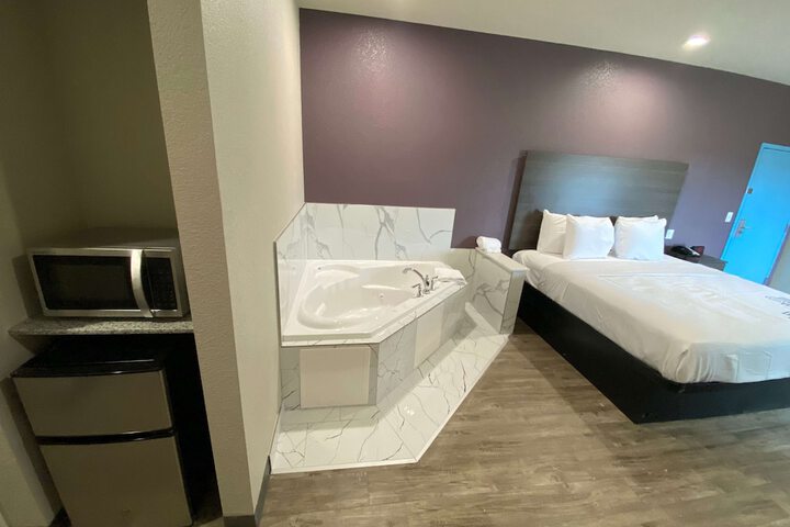 Private spa tub