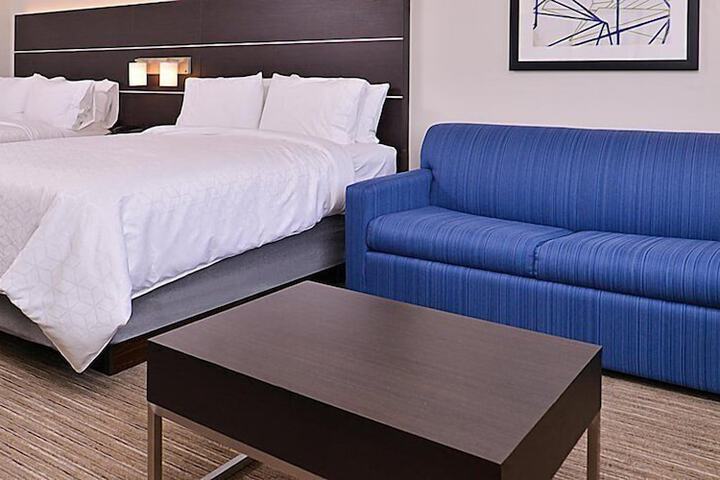 2 Queen Beds (13 of 20)