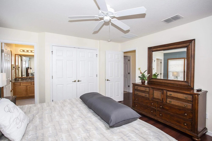 Room 7 of 23