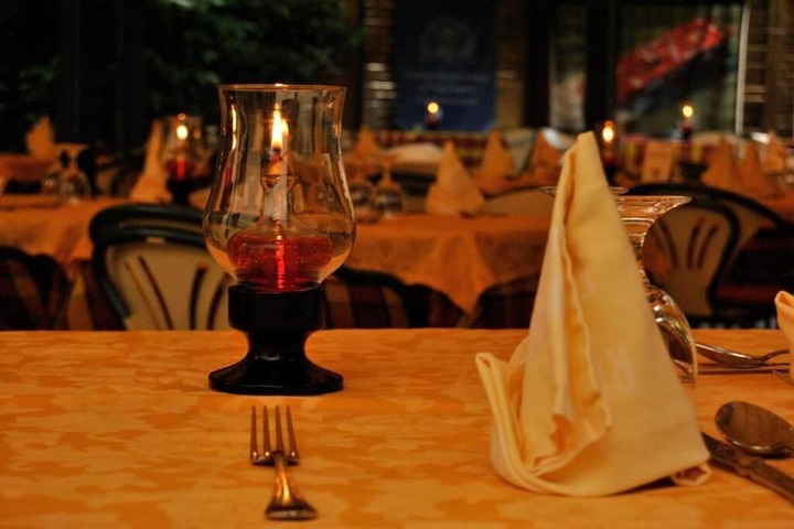 Dining 37 of 50