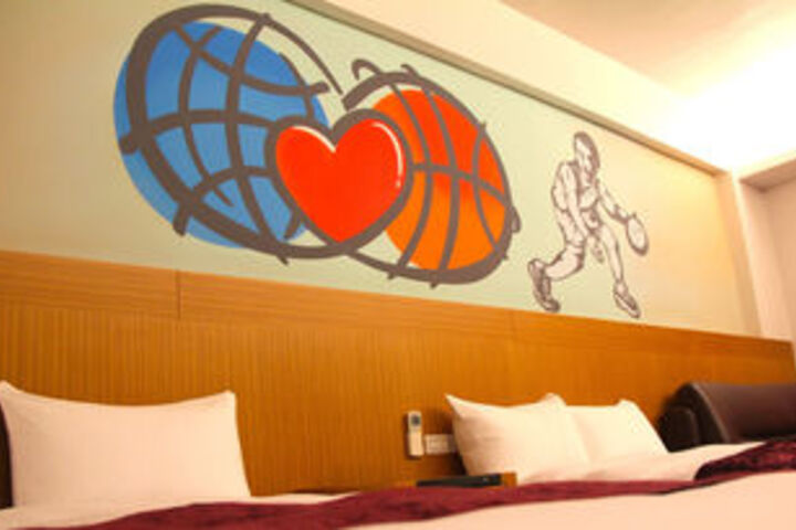 Room 18 of 36