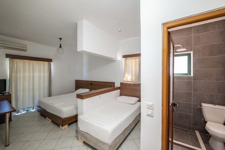 Room 5 of 88