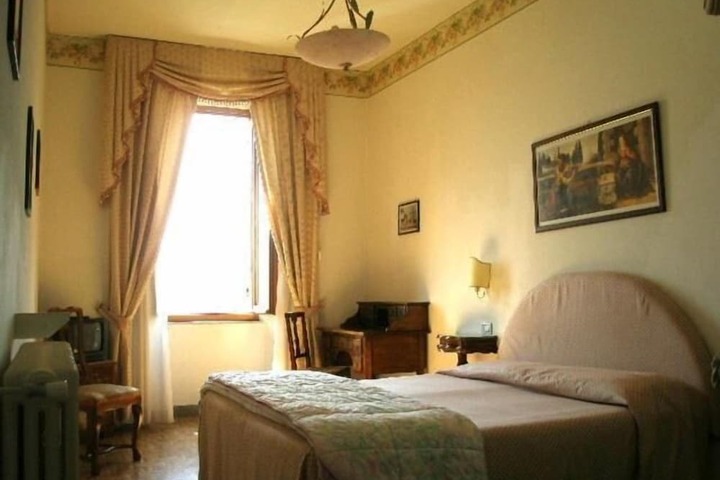 Room 17 of 141