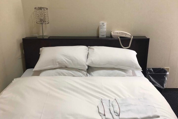 Room 10 of 27