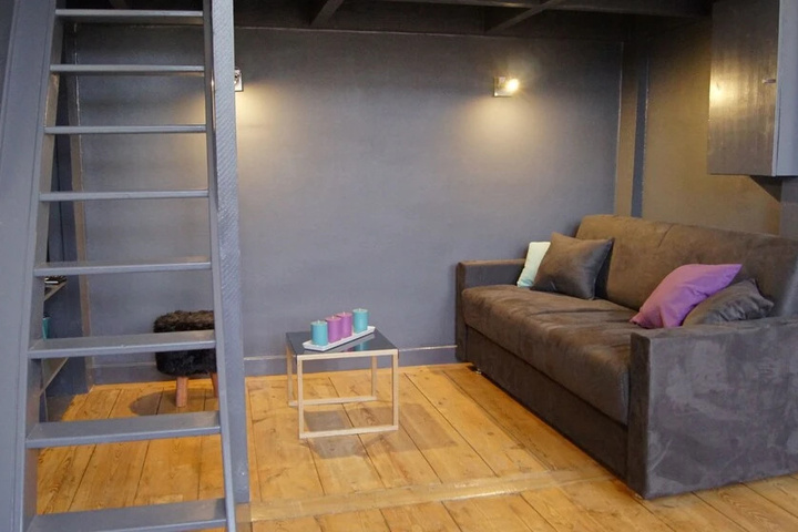 Room 2 of 15