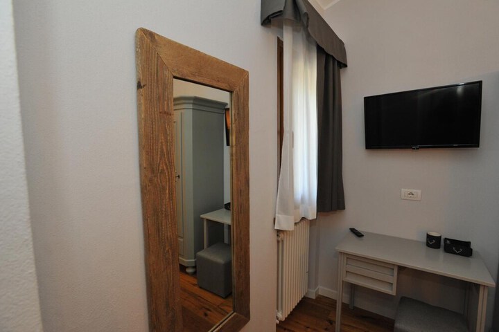 Room 20 of 61