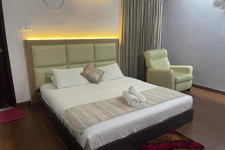Room 2 of 38