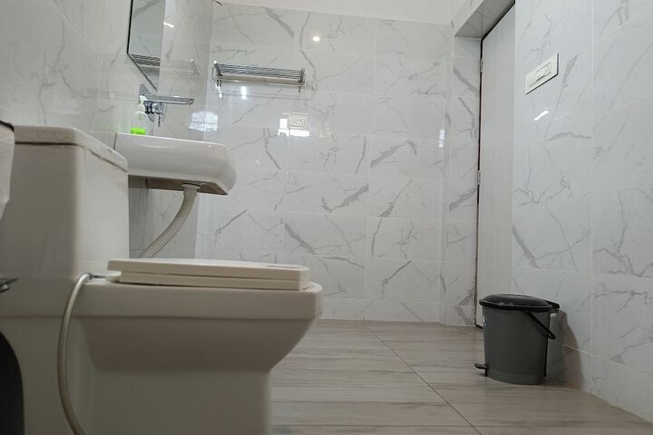 Room 15 of 28