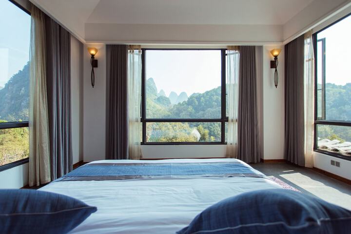 Room 42 of 111