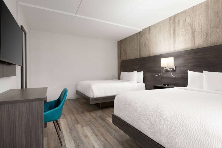 Room 9 of 42