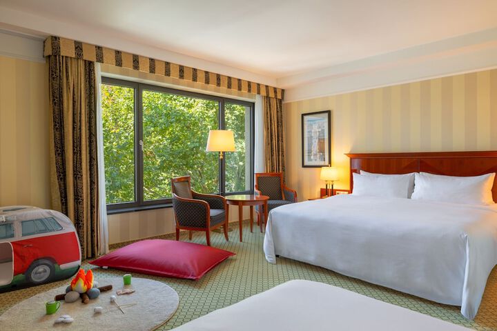 Room 40 of 164