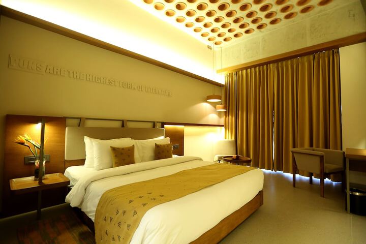 Room 4 of 15