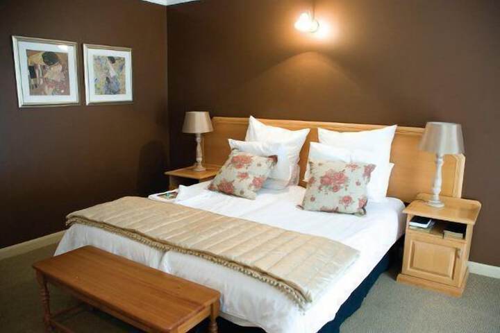 Room 3 of 9