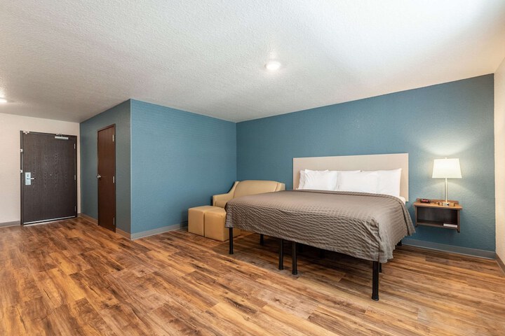 Standard | King Bed (10 of 13)