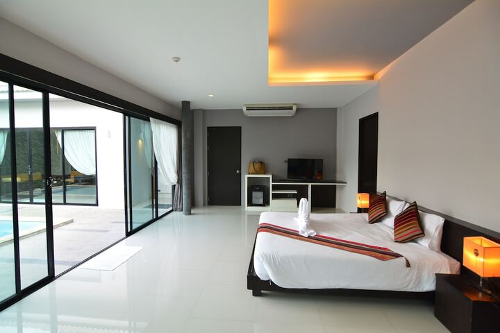 Room 34 of 146