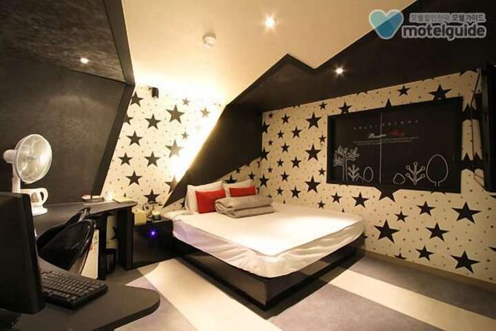 Room 6 of 59