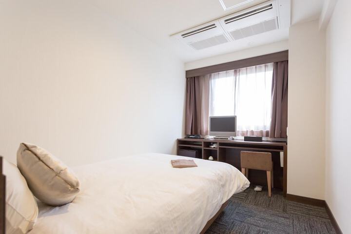 Room 14 of 32