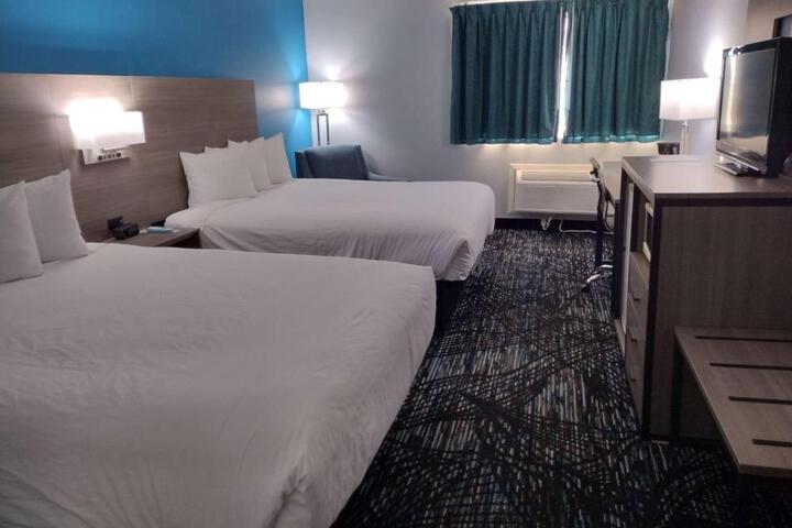2 Queen Beds (24 of 28)