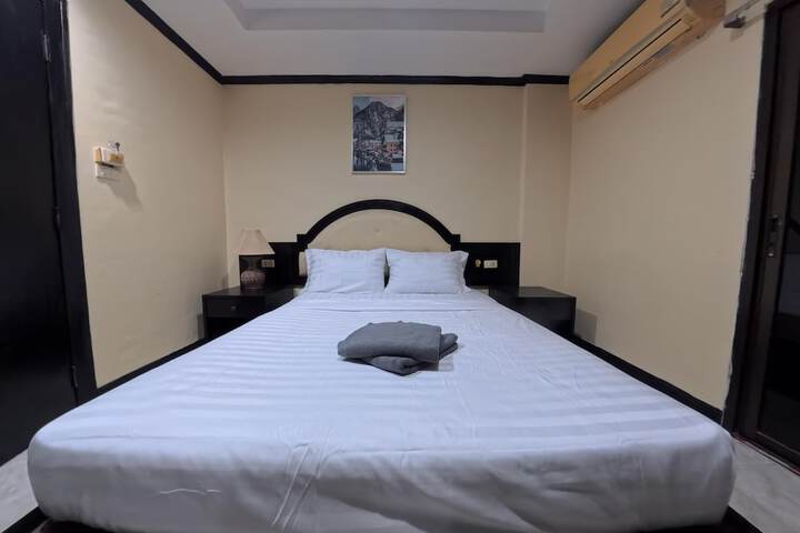 Room 8 of 29