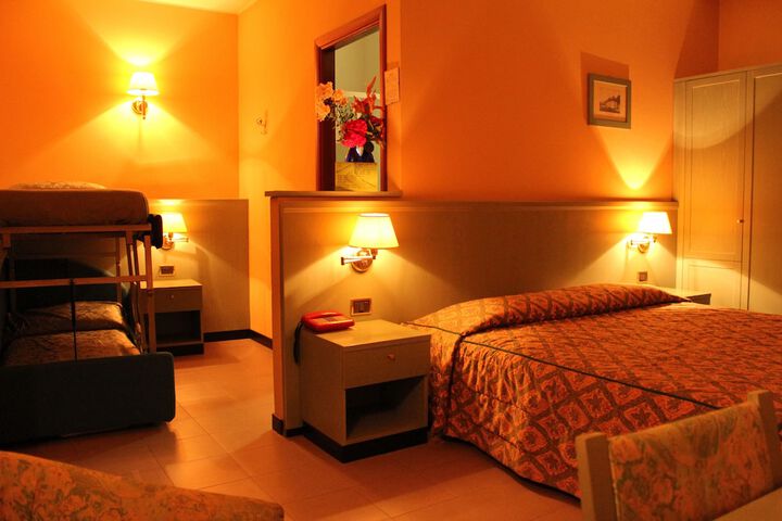 Room 7 of 16