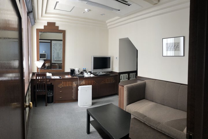 Room 6 of 66