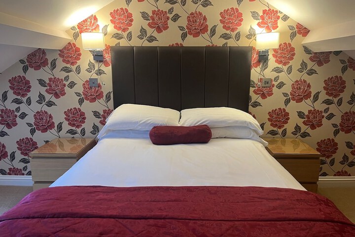 Room 11 of 35