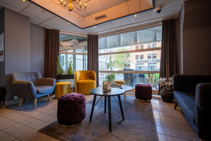 Entrance & Lobby