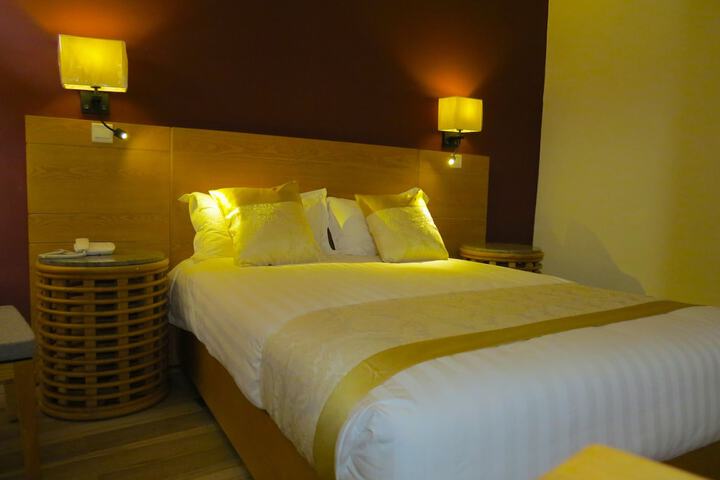 Room 10 of 25