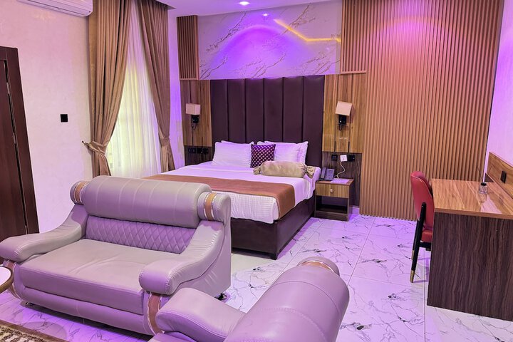 Room 21 of 43