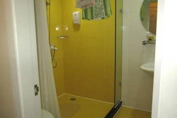 Room 8 of 13