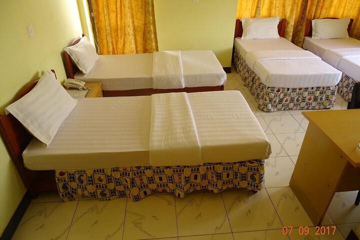 Room 3 of 43