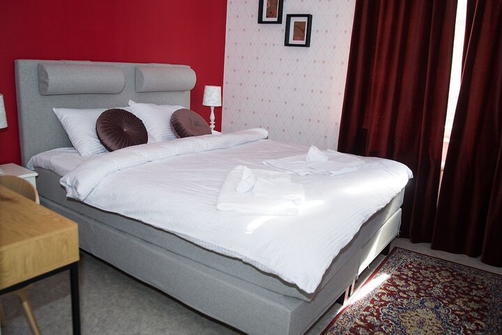 Room 9 of 27