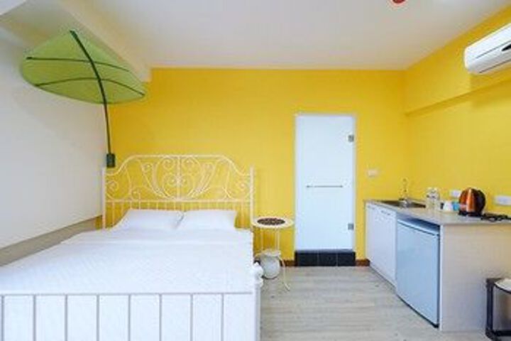 Room 8 of 19
