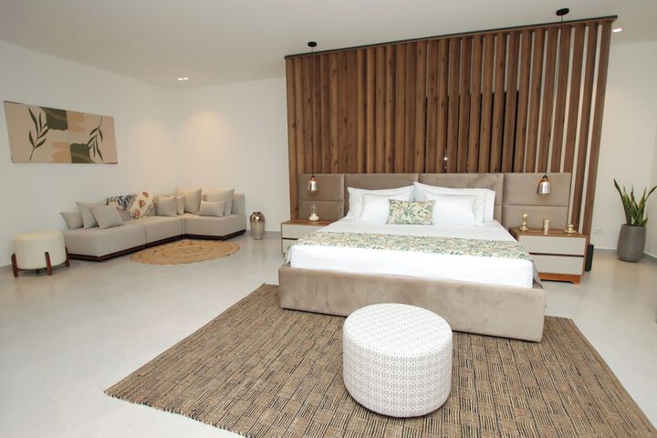 Room 8 of 74