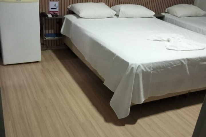 Room 4 of 25