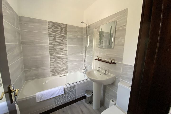 Room 10 of 24