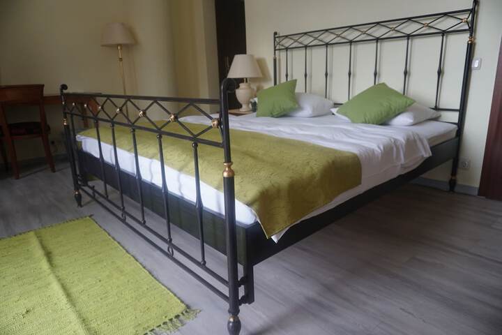 Room 12 of 82