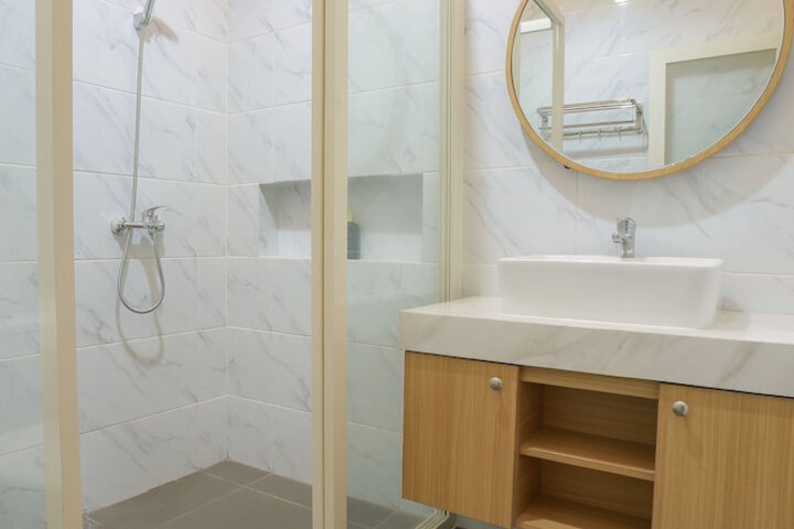 Room 6 of 9