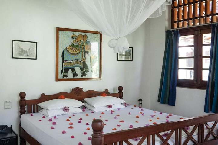 Room 15 of 16